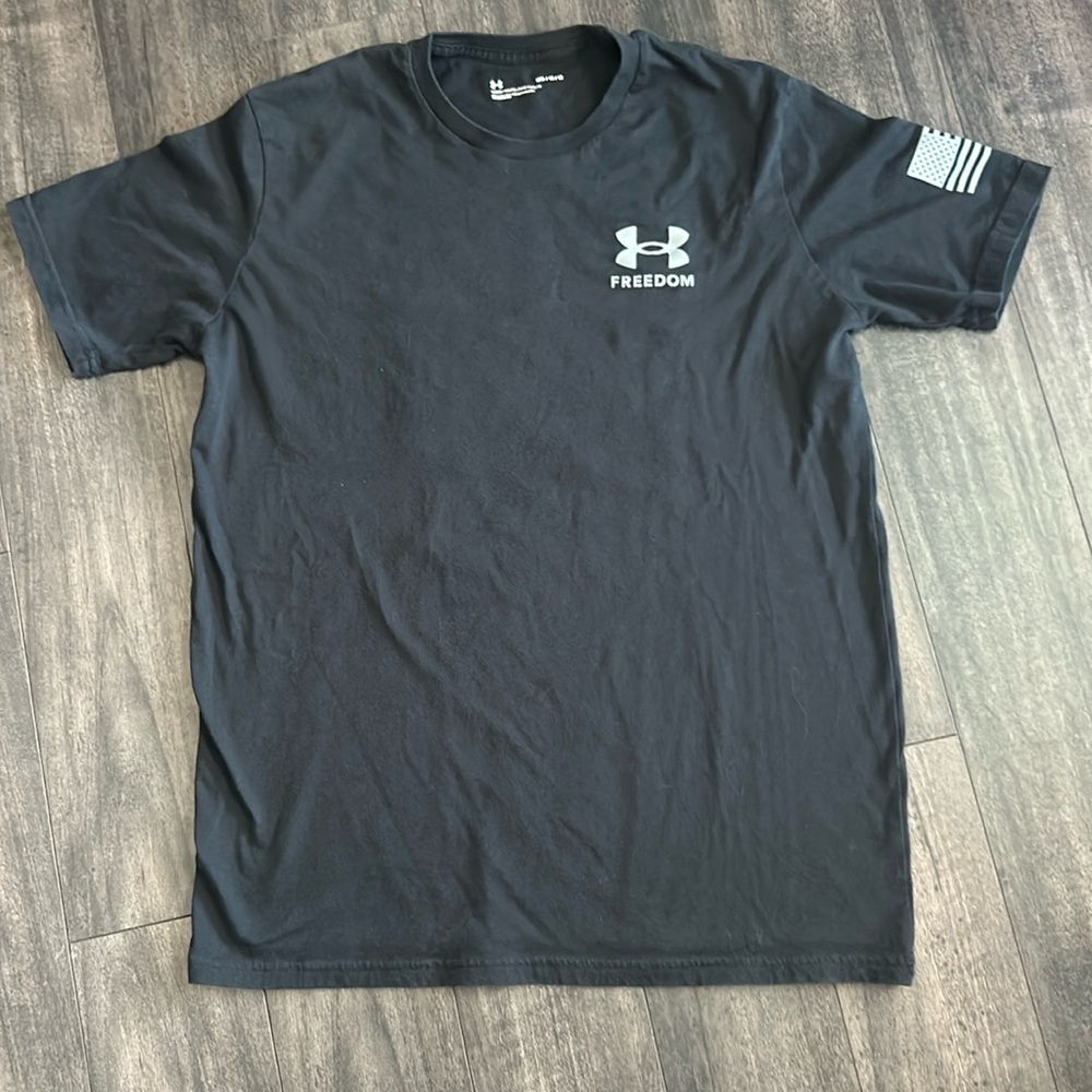 Under Armour Men's Size Medium Tee Shirt